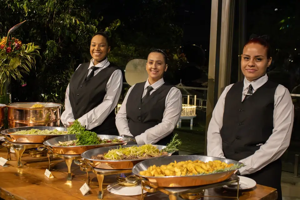 Buffet & Gastronomia — Lirah Banqueteria