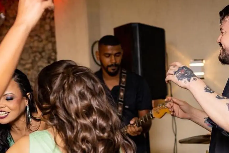Música & DJ — Banda Rodrigo Correia