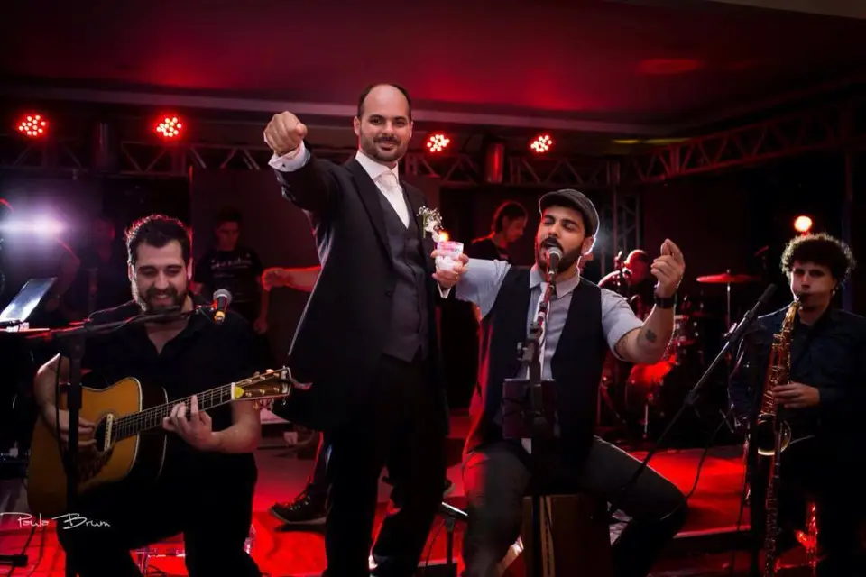 Música & DJ — Moderno Pop Banda