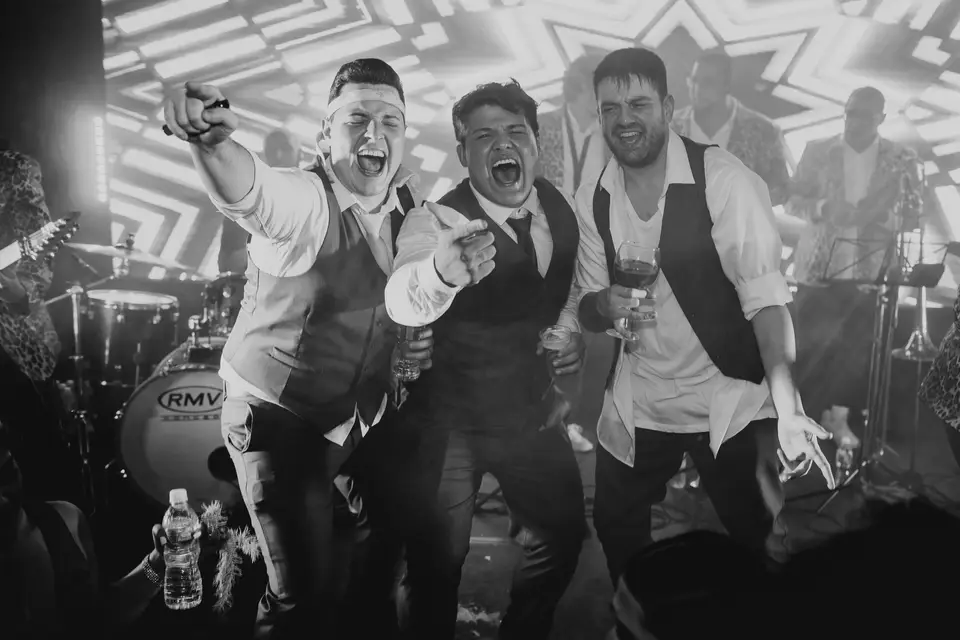 Música & DJ — Banda SIM